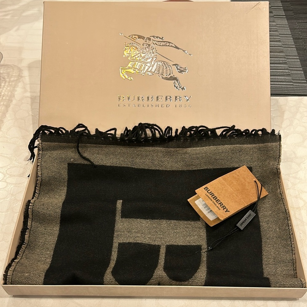 Burberry cashmere men’s scarf